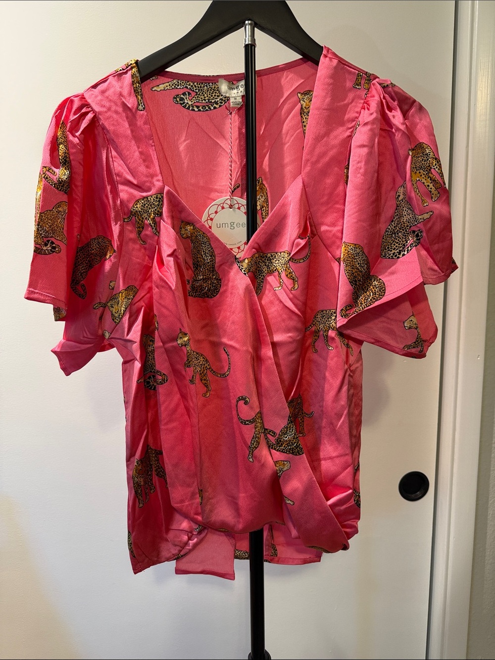 Umgee Pink Satin Leopard Animal Print Wrap top V-Neck Tie Closure Size M NWT